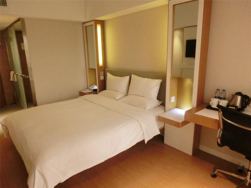 Ji Hotel Guangzhou Zhujiang New Town חדר תמונה