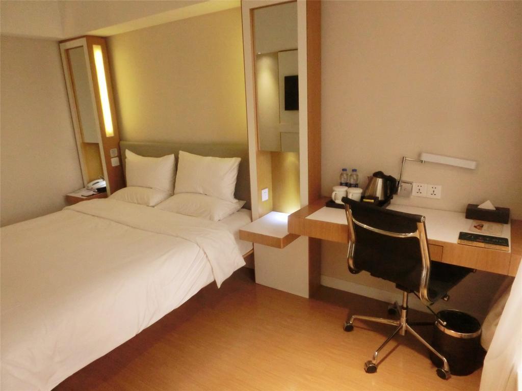 Ji Hotel Guangzhou Zhujiang New Town חדר תמונה